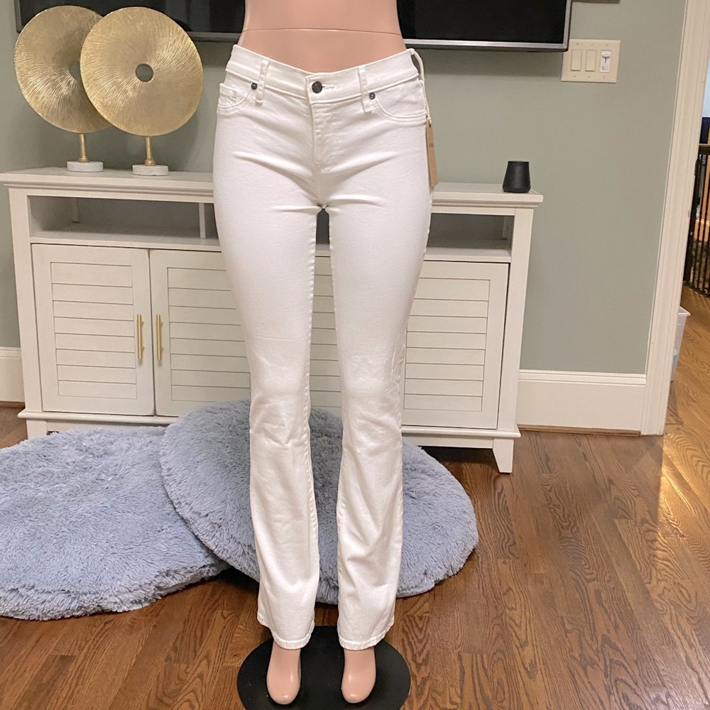 AUTHENTIC True Religion Becca Boot Cut Jeans. Size 28. Inseam 42’. NWT!
